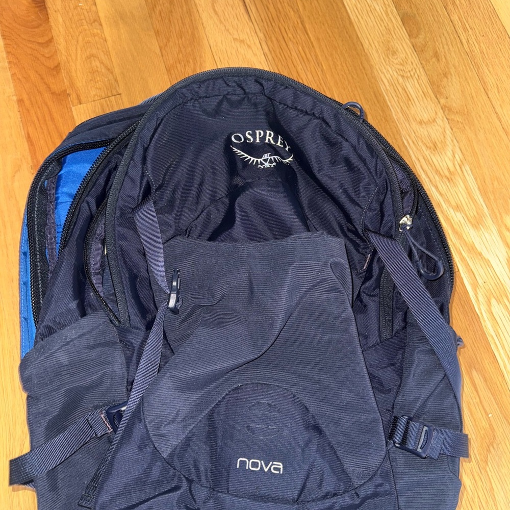 Osprey Nova Women’s Backpack - dark plum/navy
